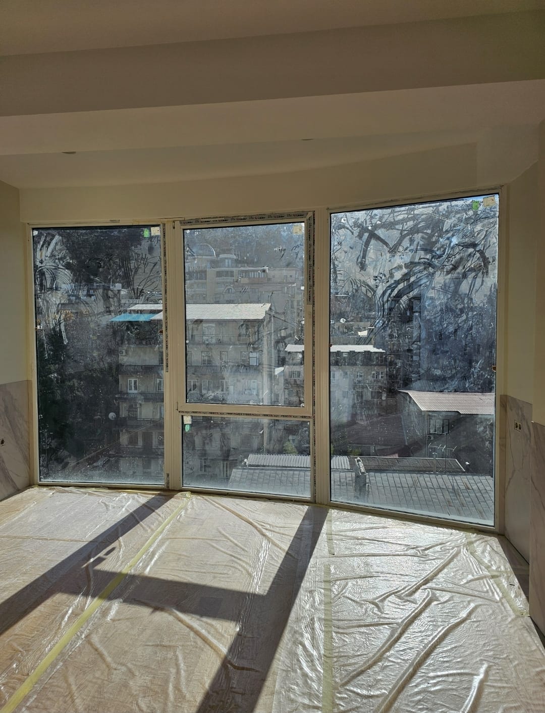 ვიტრაჟი — ხედი ქალაქზე — Before