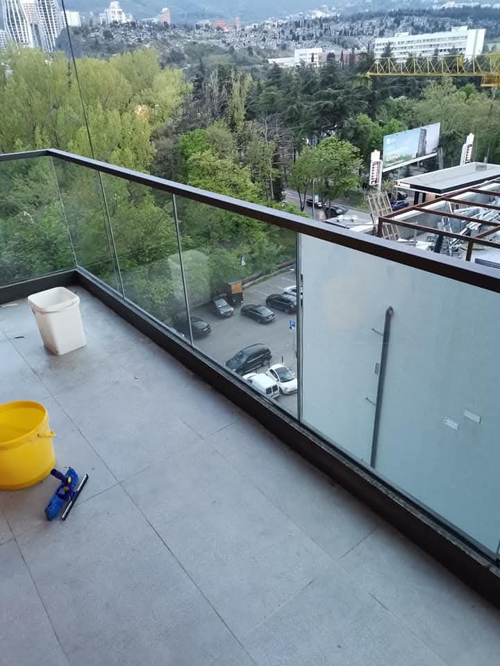 აივნის შუშის მოაჯირი — After